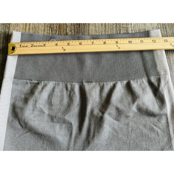 Outdoor Voices Gray Freeform Bike Pull On Compression Shorts Women's Medium - Picture 2 of 6